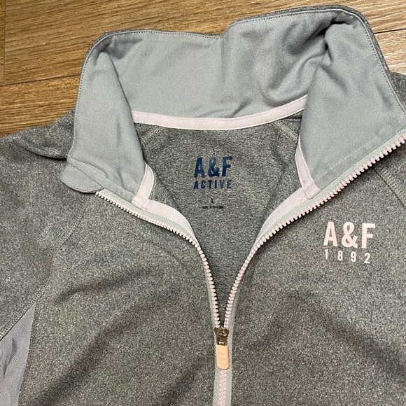 Abercrombie & Fitch Active Quarter-Zip Top - Picture 3 of 9